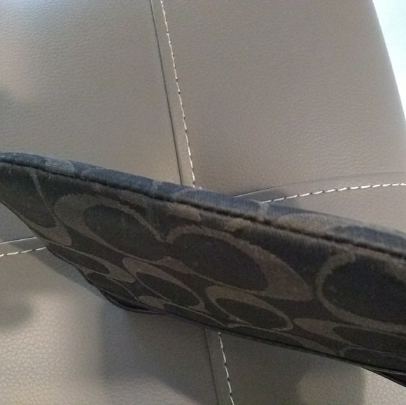 COACH WRISTLET 💖 GREAT CONDITION - Picture 2 of 7